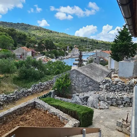 Kuca Za Odmor Buba, Otok Zut * Pristanisce